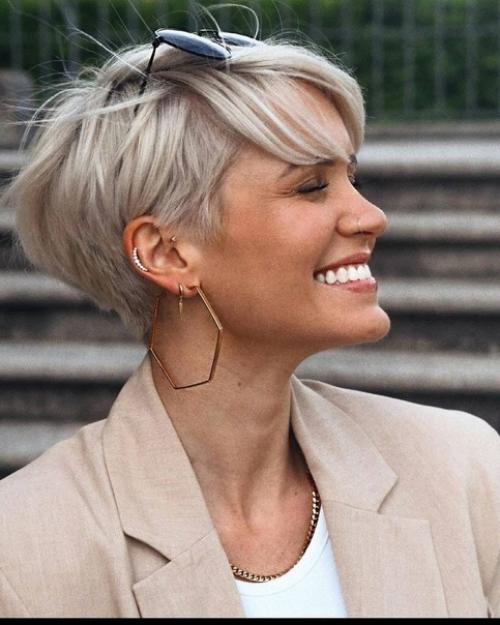 Мы хотим показать вам подборку актуальных стрижек на 2022-2023 год. 02