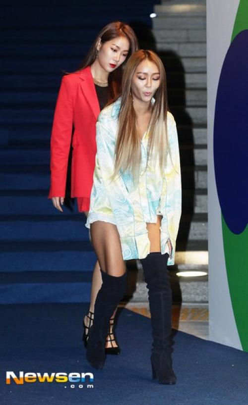 Клара  ВзглядыПриковывает. 01