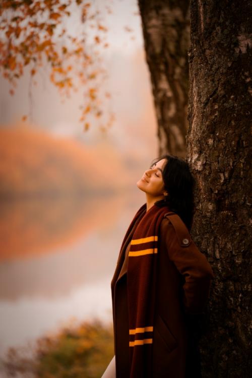 Для красивых фотокарточек совершенно не обязательно нарисовать себе боевой макияж и сделать дом - прическу. 08