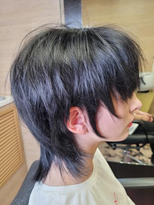 Маллет!  За счет перепадов длины эта стрижка неплохо держит заданную форму, от прикорневого объема до ломаных локонов. 03