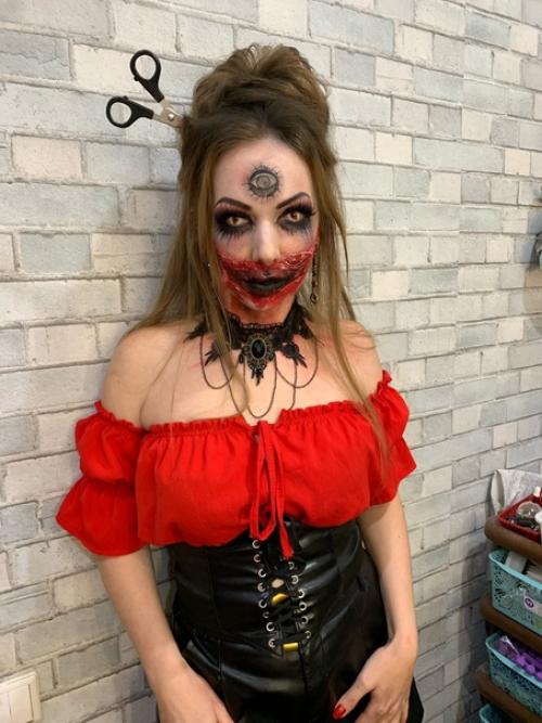 Страшно красивая Вампирша Яночка, я помогла ей создать образ на хеллоуин - грим и прическа для игры от Imoms. 02