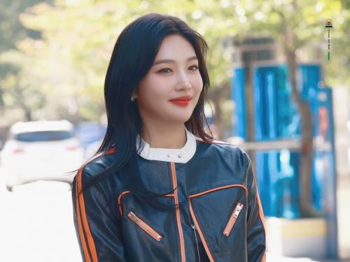 Instiz лицо Джой делает всю работу вместе с её новой стрижкой …. 01