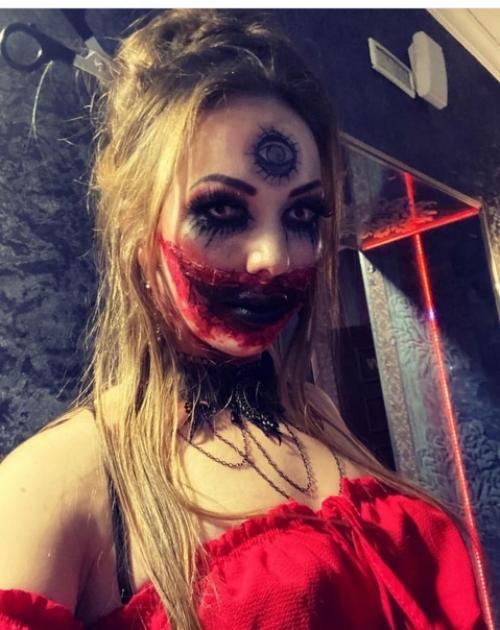 Страшно красивая Вампирша Яночка, я помогла ей создать образ на хеллоуин - грим и прическа для игры от Imoms. 03
