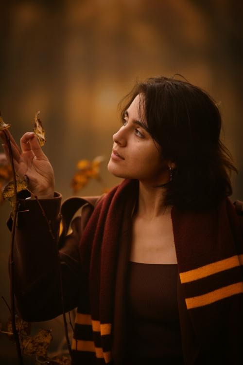 Для красивых фотокарточек совершенно не обязательно нарисовать себе боевой макияж и сделать дом - прическу. 05