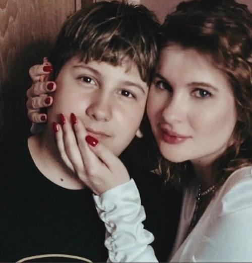 Девочка из Ералаш Анна Цуканова - котт со своим сыном! 02