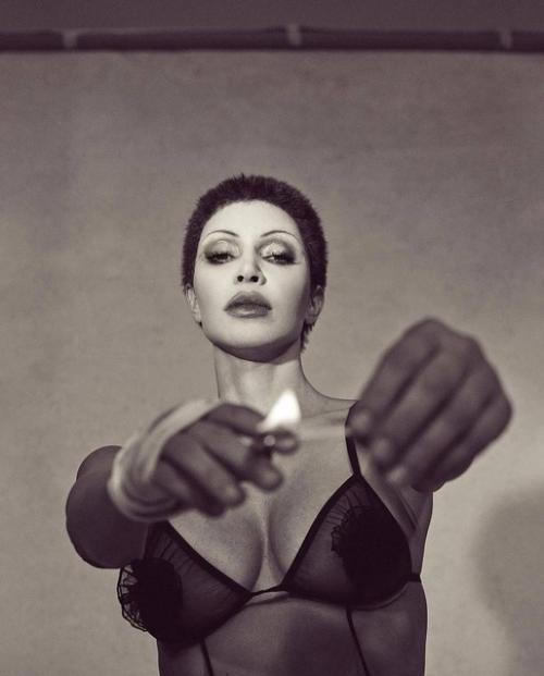 Ким кардашьян экспериментирует с имиджем. 03