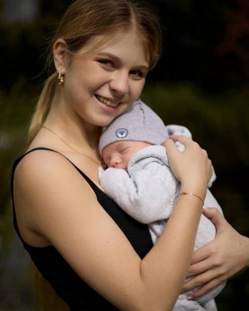 21-Летняя Александра Трусова и 25-летний Макар Игнатов обвенчались после крещения сына. 02