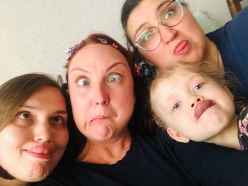 В нашей семье много женщин! 04