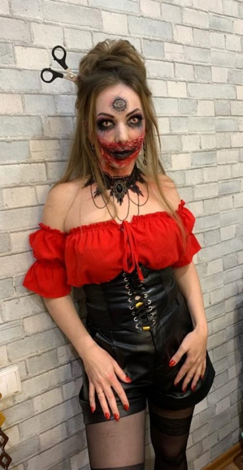 Страшно красивая Вампирша Яночка, я помогла ей создать образ на хеллоуин - грим и прическа для игры от Imoms. 01