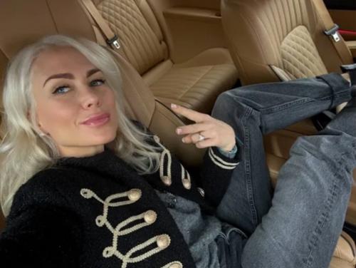 Я Ушла в Тотальный Блонд: катя Гордон кардинально преобразилась перед празднованием юбилея. 01