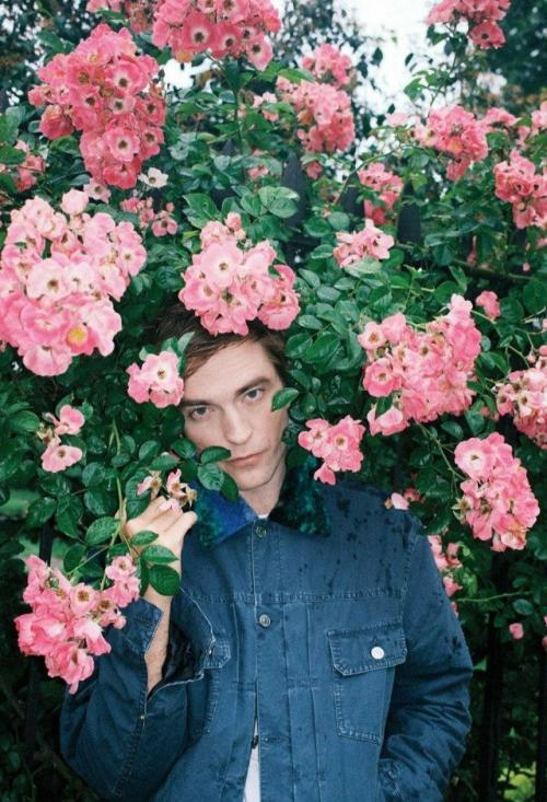 Роберт Паттинсон в новой фотосесии для журнала Icon. 01