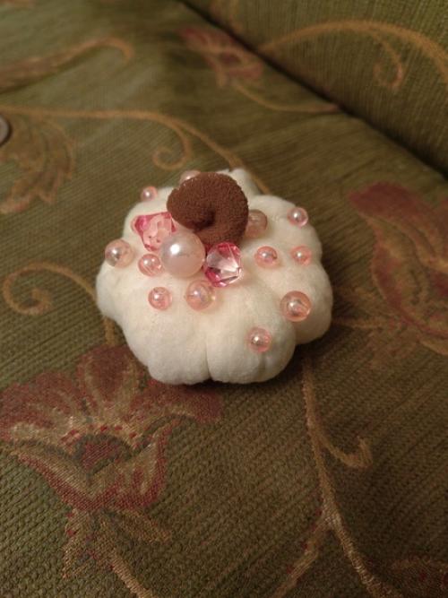 Итак, представляю краткий рецепт сладкого хеллоуинского фото, вдохновляемся розовой свечой - тыквой из фикс прайса. 05