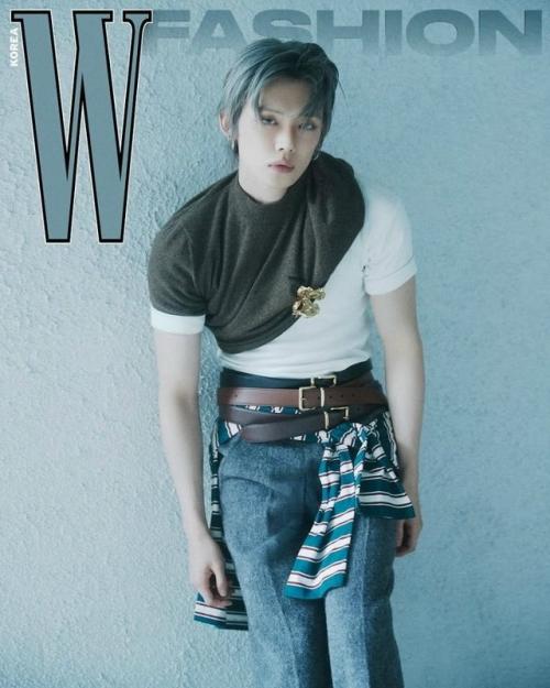 061025: первый мужской айдол, который получил приглашение на шоу Miu Miu. 04