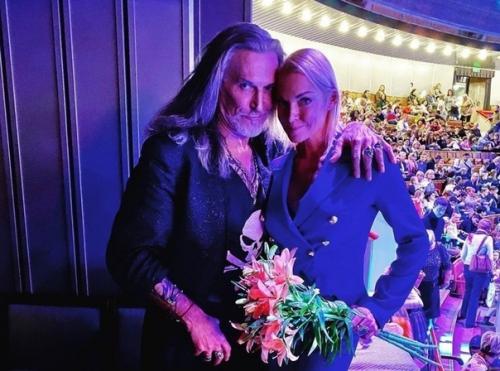 Ещё несколько новых фото потайной пары влюбленных. 02