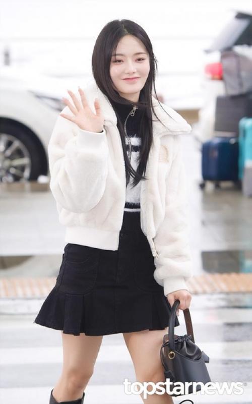 201123: кина из Fifty Fifty на пути на церемонию Billboard Music Awards. 01 201123: кина из Fifty Fifty на пути на церемонию Billboard Music Awards. 01