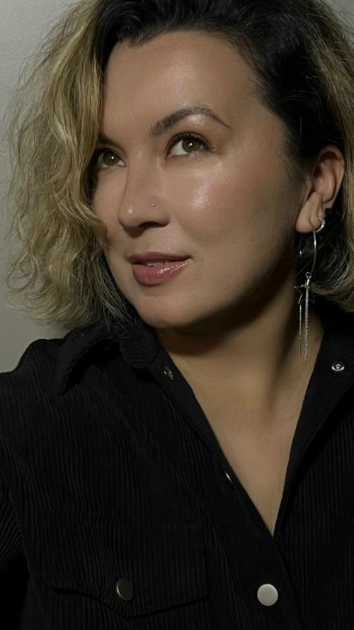 Я красивая - это не природная данность, не про отражение в зеркале.  