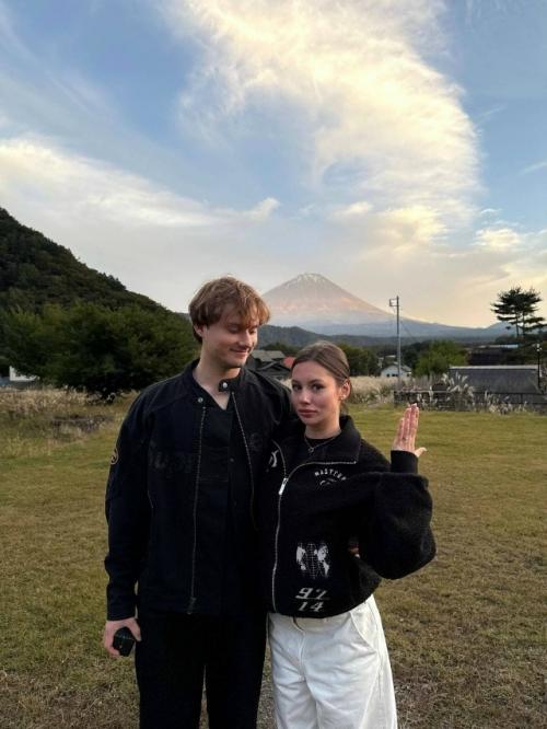 Exile сделал предложение Каролине.

