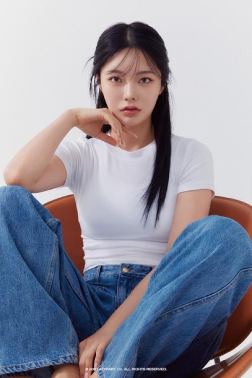 201123: кина из Fifty Fifty на пути на церемонию Billboard Music Awards. 05 201123: кина из Fifty Fifty на пути на церемонию Billboard Music Awards. 05