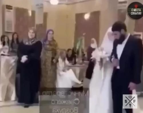 Их союз всего несколько минут продлился. 01