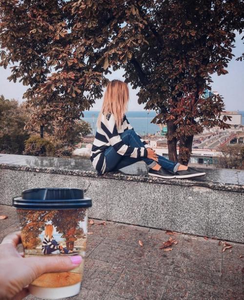 Мы рисуем на стакане стаканчик кофе с твоим фото. 01