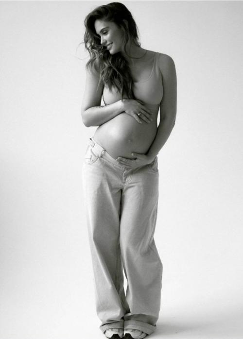 Агата дранга - муцениеце поделилась Беременной фотосессией. 03