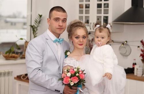 Еще не могу пропустить никак шикарную невесту с безумно красивыми глазами! 03