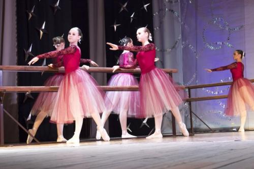 Ежегодно в декабре в образцовом коллективе Грация проходят открытые уроки по традиционной схеме: класс - преподаватель - ученик - родитель. 04