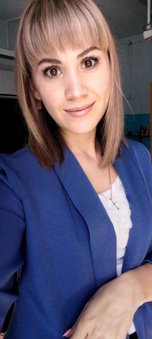 Всю свою жизнь я ставила эксперименты над своими волосами: цвет, прическа - от блондинки до каре. 02