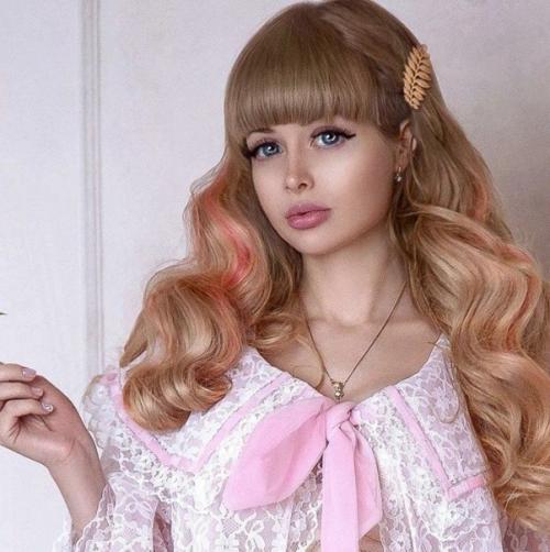Девушка сделала пластику, чтобы выглядеть как Барби. 02