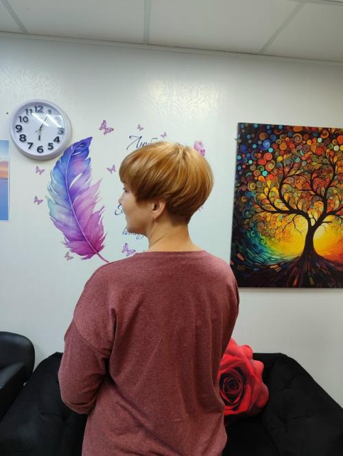 Короткая, модная стрижка бикси для стильной гостьи Юлии! 01