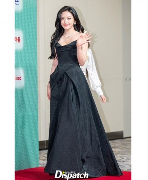 301224: если бы вы могли выбрать только 2 среди лучших платьев ан Юджин из IVE. 02