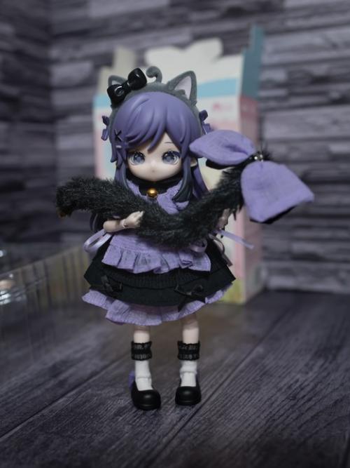 У меня по плану было другое, но в виде экстренного включения тут будет ночная распаковка фиолетовой кошечки из рисовых историй! 06