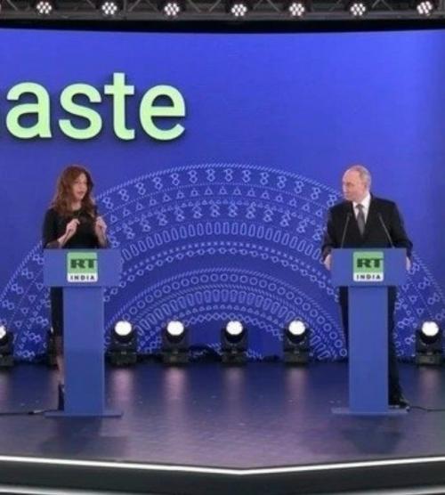 Маргарита симоньян, улетевшая с президентом в Индию, обнаружила в парике седой волос. 02