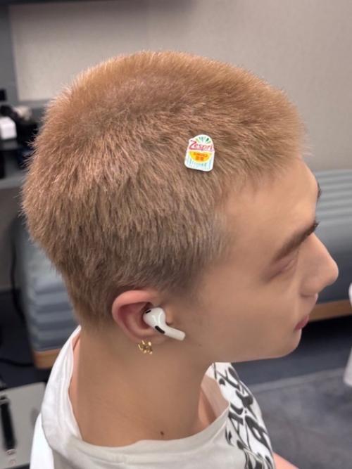 301224: недавно хёнджин появился на японском шоу, и теперь Япония и весь мир трендит его из-за прически. 08