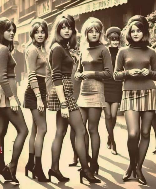 Иногда хочется быть женщиной. 
