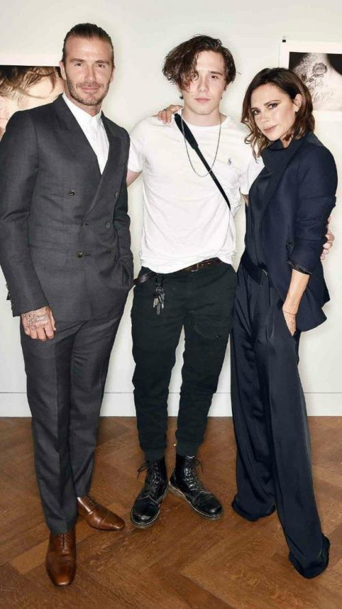 Бруклин Бекхэм окончательно связи с семьёй разорвал. 

