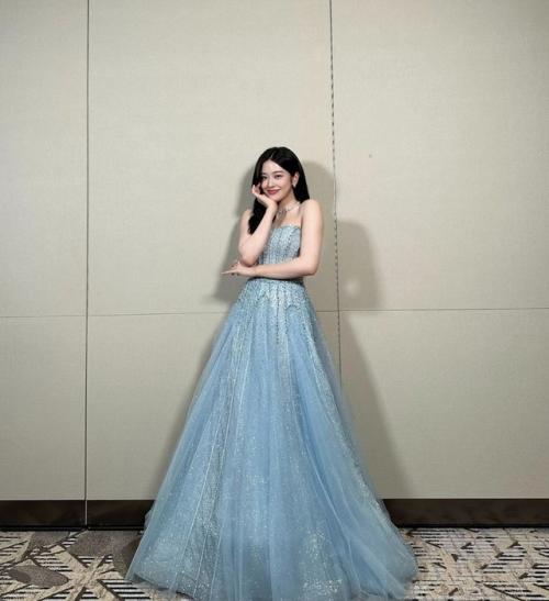 301224: если бы вы могли выбрать только 2 среди лучших платьев ан Юджин из IVE. 03