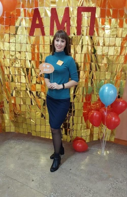 Всю свою жизнь я ставила эксперименты над своими волосами: цвет, прическа - от блондинки до каре. 05