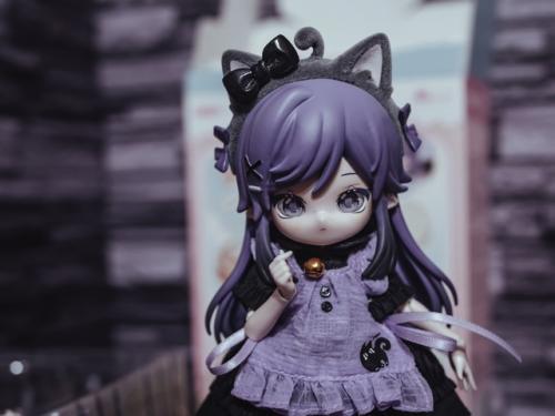 У меня по плану было другое, но в виде экстренного включения тут будет ночная распаковка фиолетовой кошечки из рисовых историй! 07