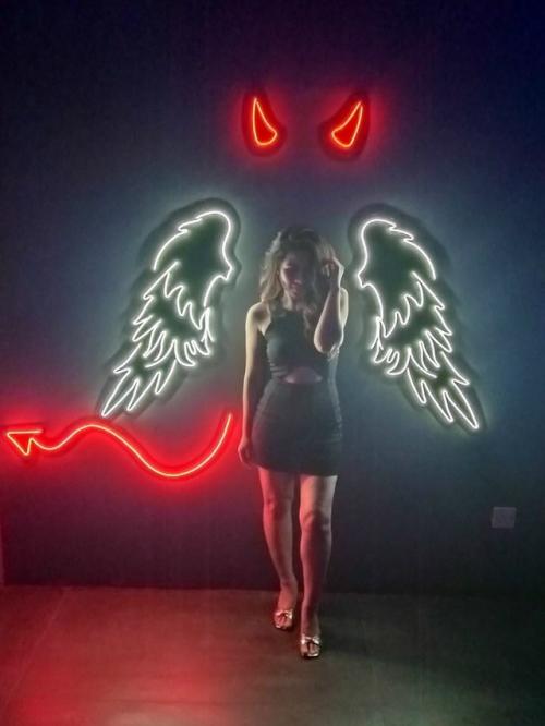 Бизнес или дом яркой неоновой вывеской укрась! 03