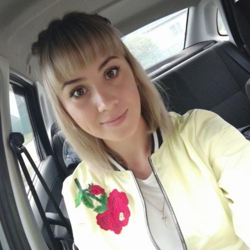 Всю свою жизнь я ставила эксперименты над своими волосами: цвет, прическа - от блондинки до каре. 03