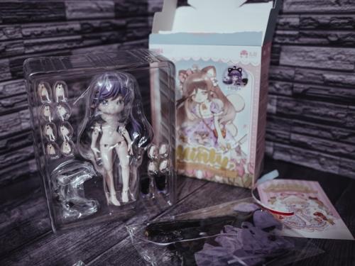 У меня по плану было другое, но в виде экстренного включения тут будет ночная распаковка фиолетовой кошечки из рисовых историй! 01