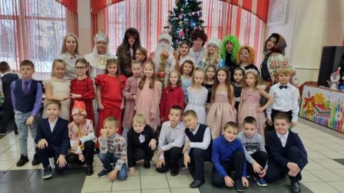 Три дня подряд моя Вера тусит по новогодним праздникам. 03