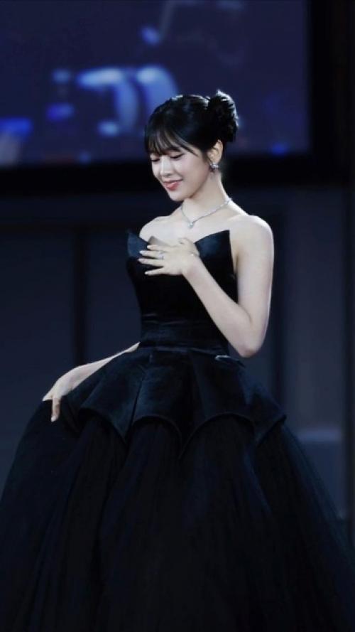 301224: если бы вы могли выбрать только 2 среди лучших платьев ан Юджин из IVE. 07