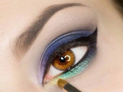 Идеи макияжа. Мы делаем красивый синий макияж? 04