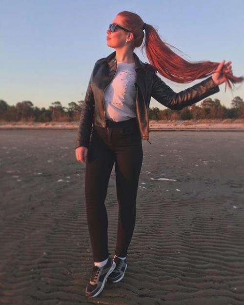 26 декабря - день девушек с длинными волосами. 02