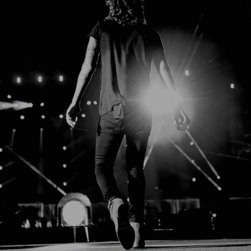 Всегда сложнее поздравлять тех людей, которые тебе очень близки. 04