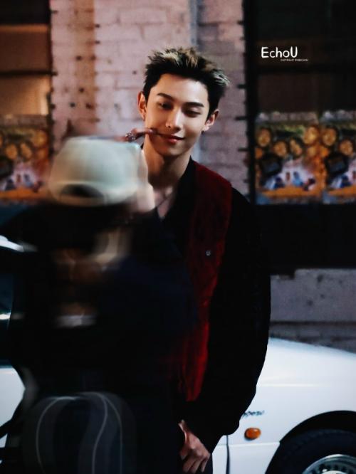 160226: айдол, который впервые с момента дебюта слегка опустил челку, сменив прическу. 03