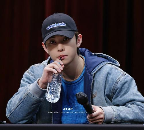 160226: айдол, который впервые с момента дебюта слегка опустил челку, сменив прическу. 07