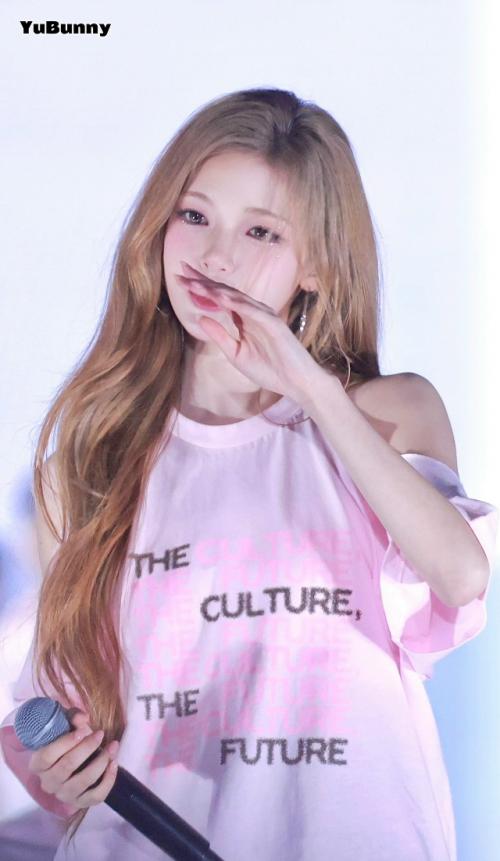 Юха из Hearts2hearts действительно легедарна, и я даже не преувеличиваю. 04